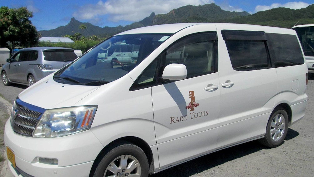 Tour van in the Cook Islands 