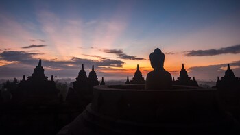 Private Yogyakarta Sunrise Over Borobudur & Bicycle Tour