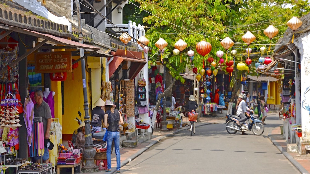 Street day view of Hoi An 