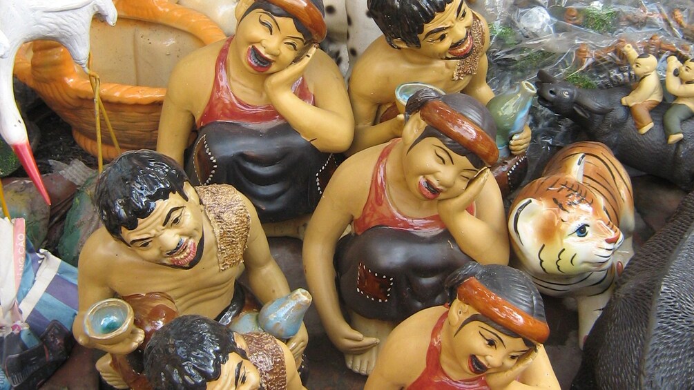 Vietnamese painted porcelain figureines