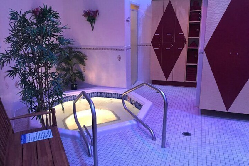 Couples Day Spa Jacuzzi and Sauna Package with 1 Hour Massage