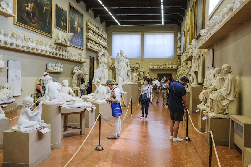Skip-the-Line: Accademia Gallery Guided Tour from Pisa
