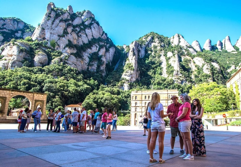 Private Montserrat & Codorníu Winery Tour