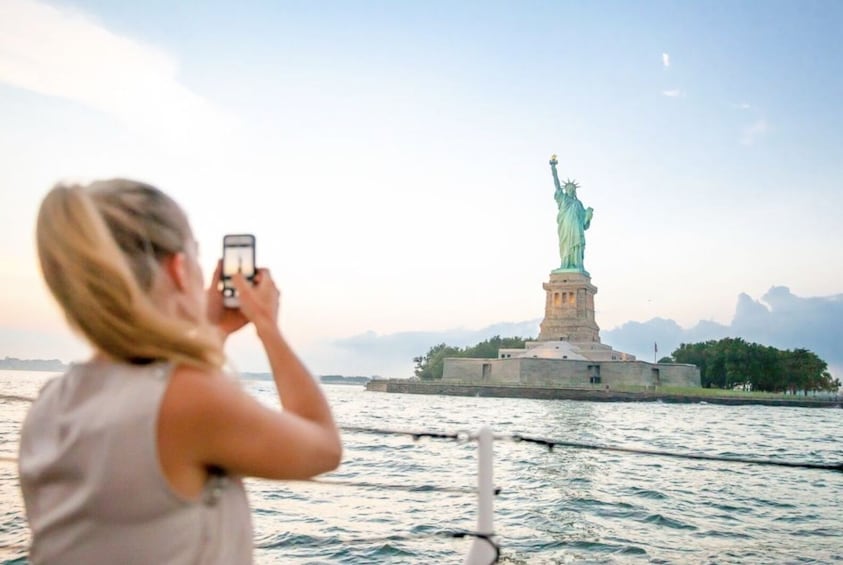 NYC 60 Min. Sightseeing Cruise 