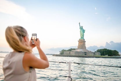 1-Hour Cruise Around Statue of Liberty & Ellis Island