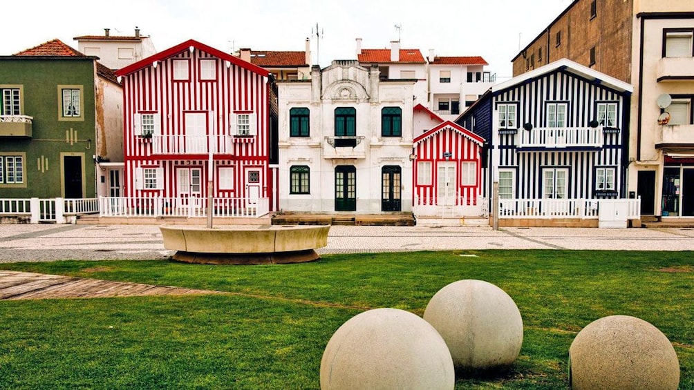 stripped houses in Porto