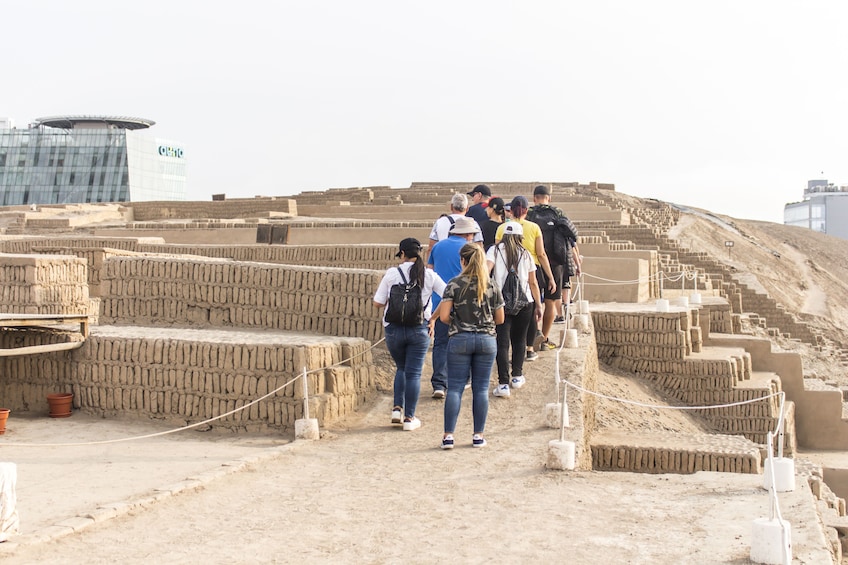 Half Day Private Tour to Huaca Pucllana & Huaca Mateo Salado