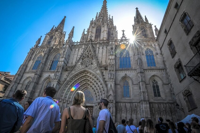 Charger l’élément 2 sur 8. Combo Tour: Full-Day City Center Highlights & Gourmet Tapas with Flamenco