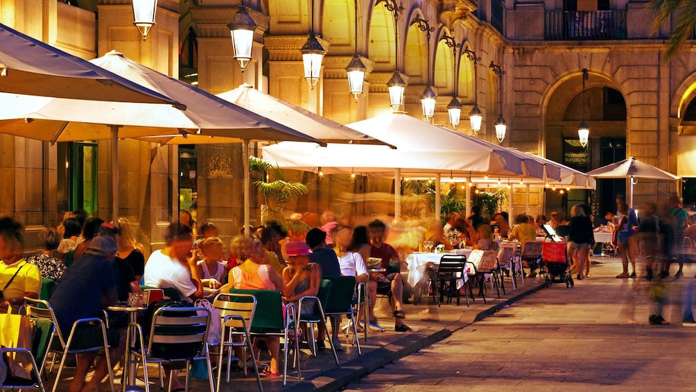 evening outdoor dining in Barcelona