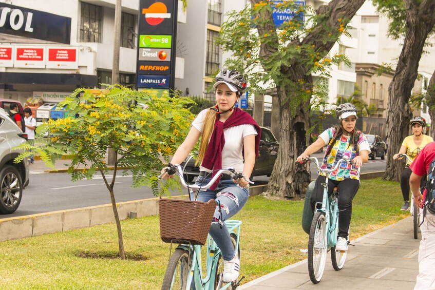 Half Day Gastronomic Biking Tour in Miraflores and Barranco