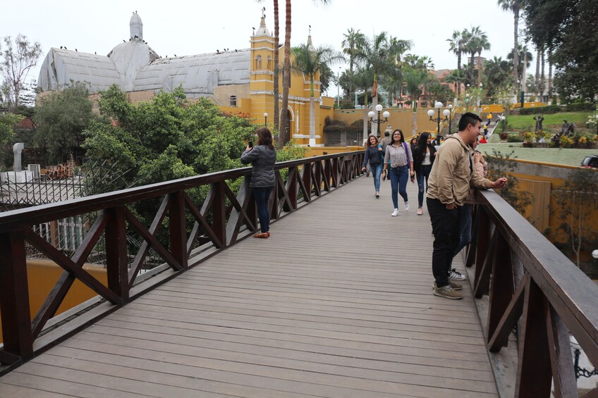 Half Day Gastronomic Biking Tour in Miraflores and Barranco