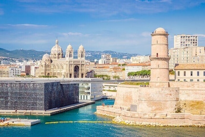 Jeu d'évasion en plein air de la vieille ville de Marseille