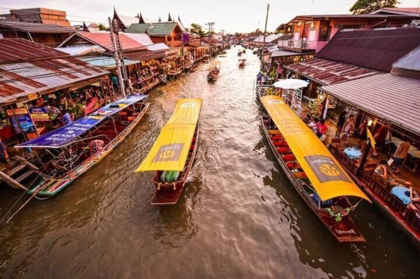 Private Amphawa Floating Market & Maeklong Train Market Tour