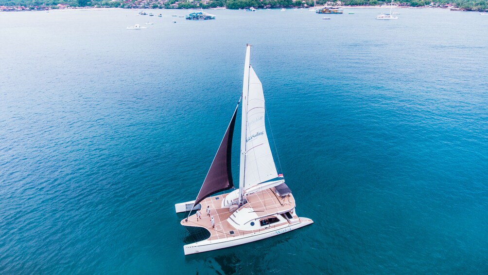 Tampilkan item 4 dari 9. WakaSailing Cruise to Nusa Lembongan
