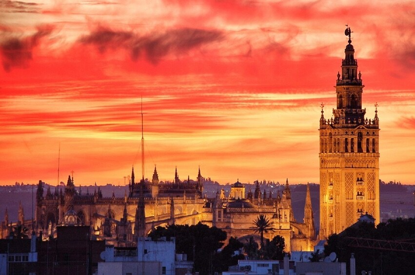City Sightseeing & Live Flamenco Night Show in Sevilla