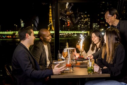 Illallisristeily Pariisin Seinen - LOMA-ajan erikoisvaraus