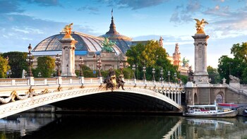 Paris Museum Pass & Hop-On Hop-Off Bus Pass