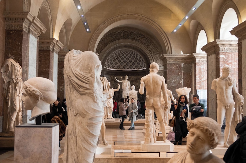 Guided Louvre Museum Tour with Skip-the-Line Access