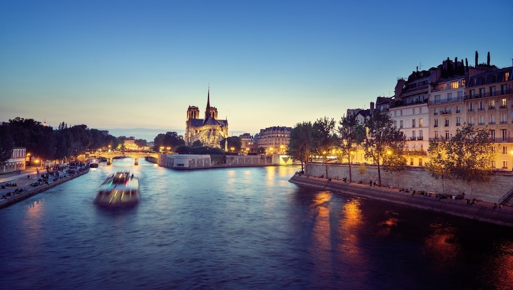 Seine River Cruise & Moulin Rouge Show with Champagne