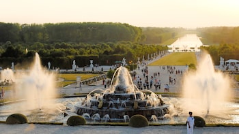 Skip-the-Line Versailles Tour & Musical Fountains Show