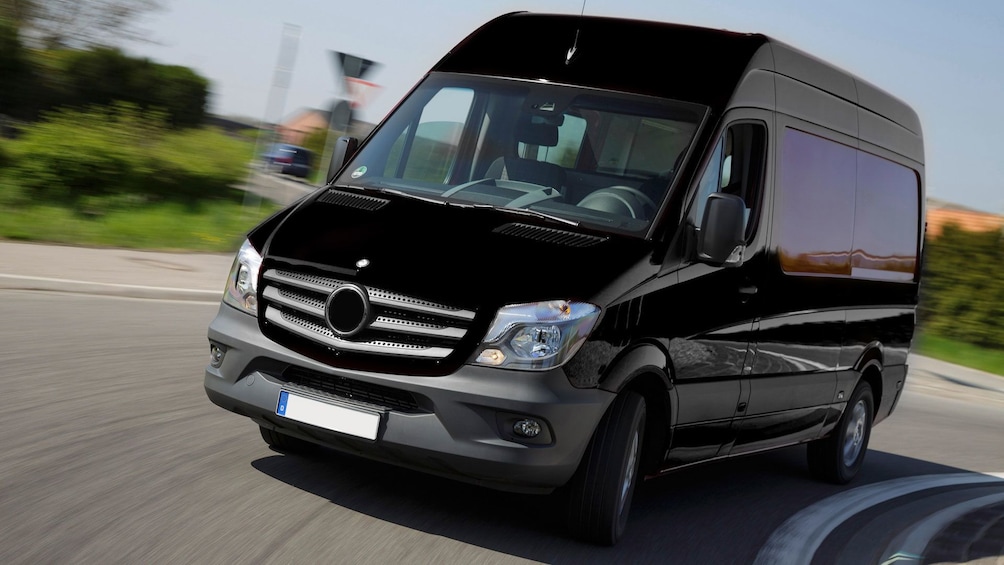 正在顯示第 1 張相片,共 1 張。 Private Van Transportation