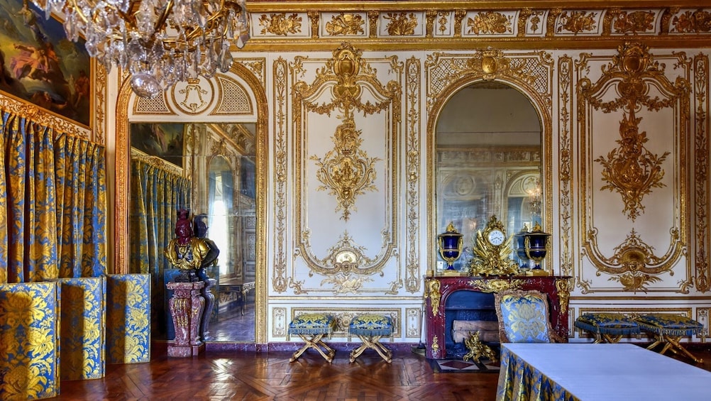 Small-Group Palace of Versailles Half-Day Guided Tour with Hotel Pickup
