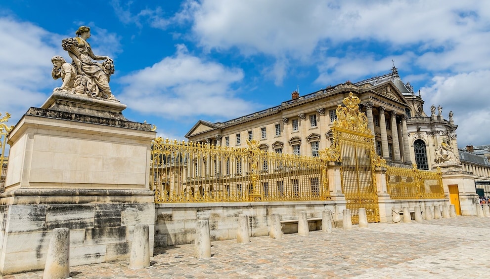 Small-Group Palace of Versailles Half-Day Guided Tour with Hotel Pickup