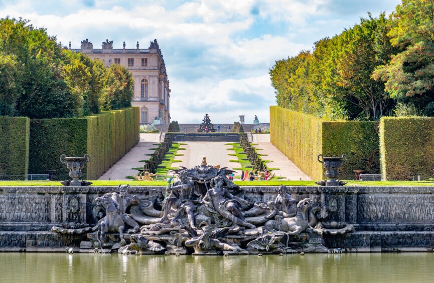 Small-Group Giverny & Versailles Palace with Lunch From Paris