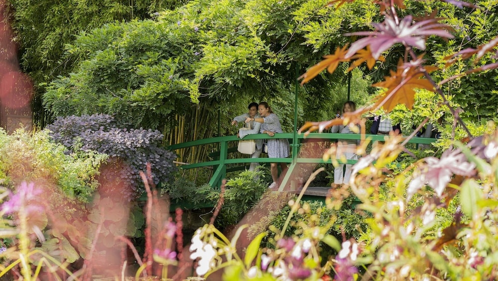 Small-Group Giverny & Versailles Tour with Skip-the-Line Entry & Lunch