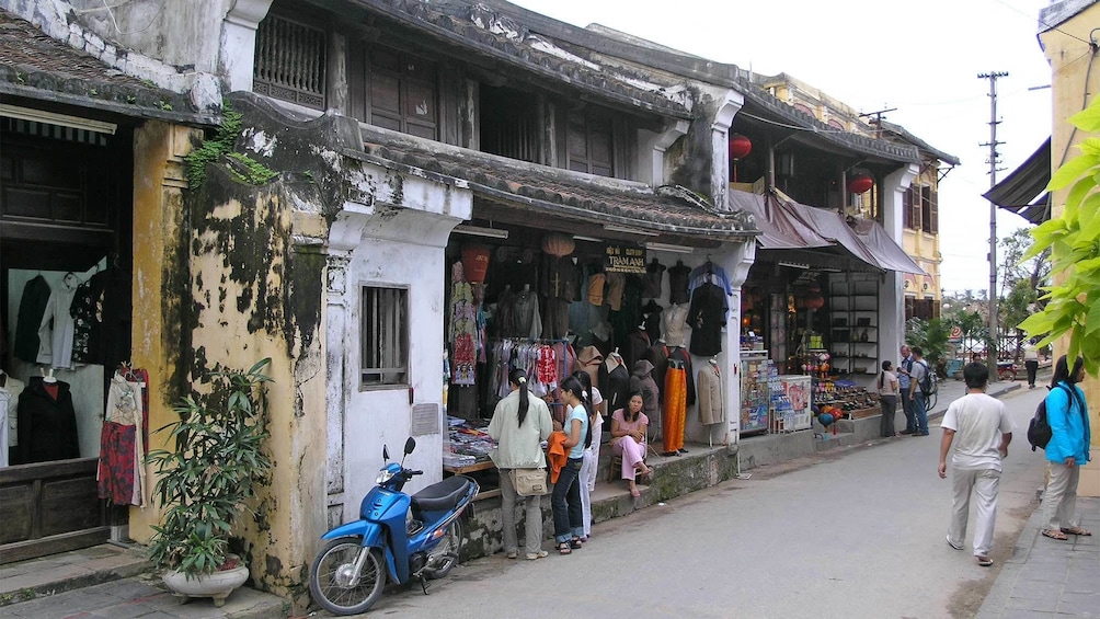 Street view of vendors in Hanoi