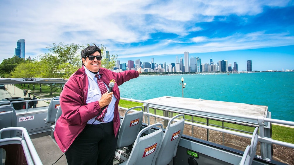 guide with microphone on the top deck of a bus in Chicago