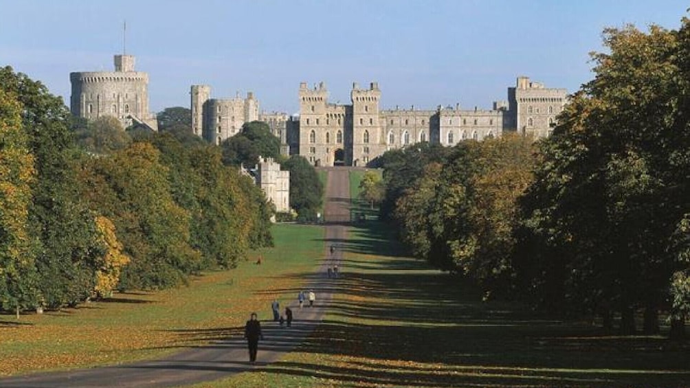 Hop-on Hop-off Open Top Tour of Windsor – 24 hours