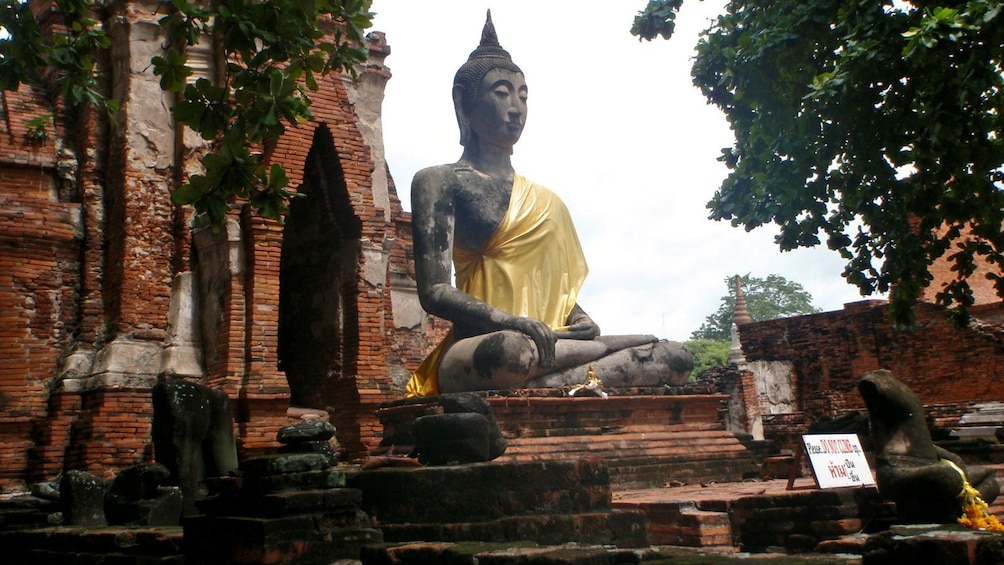 แสดงภาพที่ 5 จาก 5 large Buddha statue at a brick temple in Thailand
