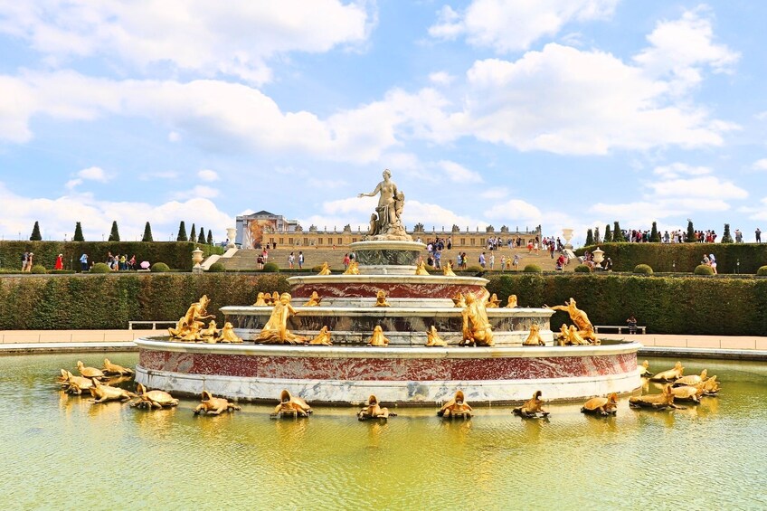 Skip-the-Line Audio Guided Tour of Versailles with Roundtrip Transportation