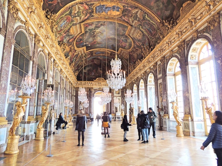 Skip-the-Line Audio Guided Tour of Versailles with Roundtrip Transportation