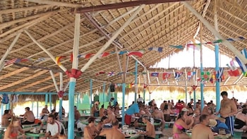 Chavón River Cruise on El Fieston with Lunch