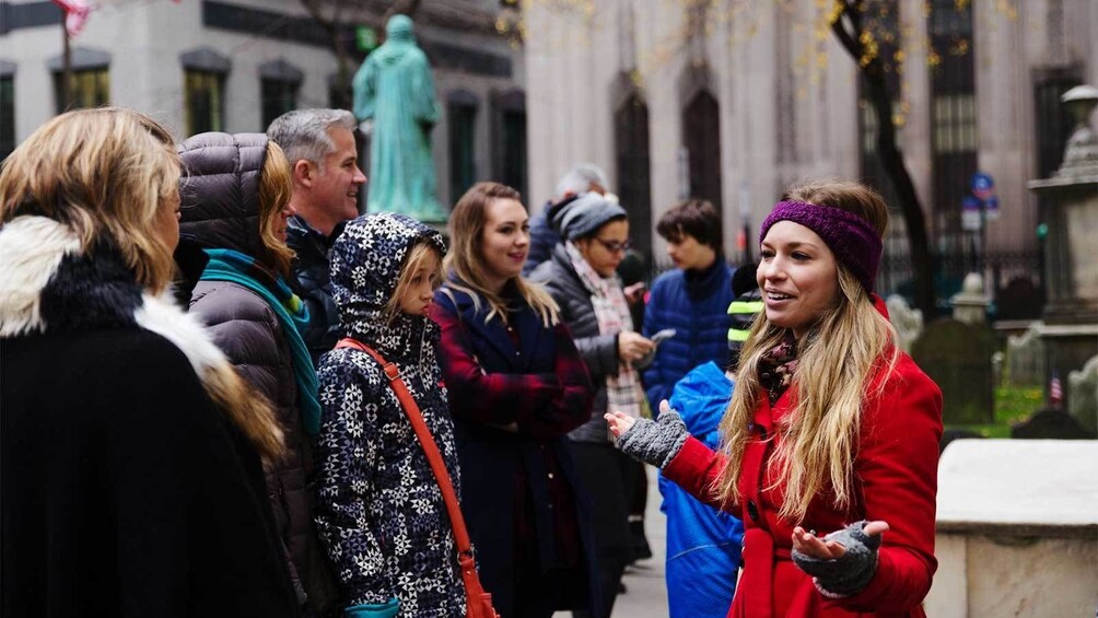 Group on tour of New York's Lower Manhattan 