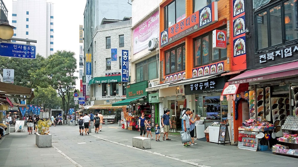 shopping in the streets of Korea