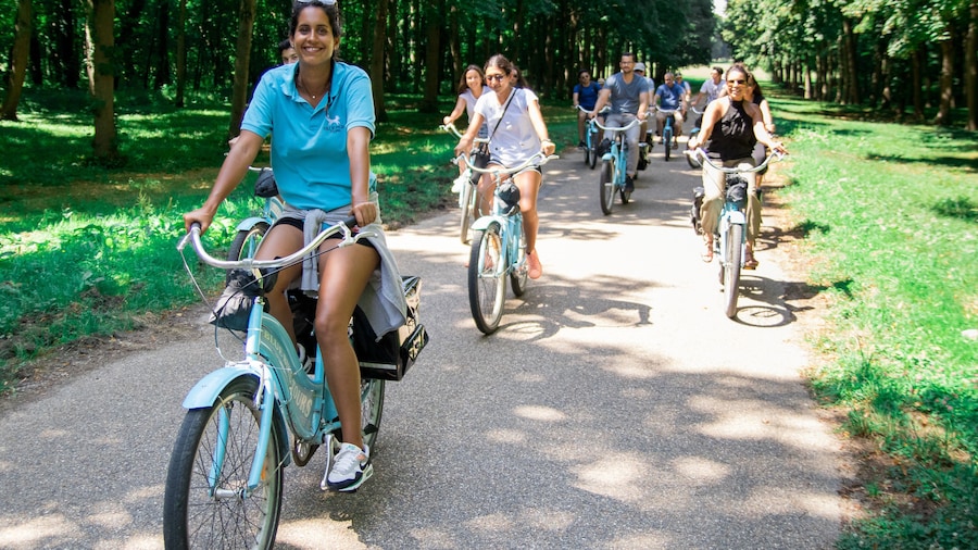 Versailles Bike Tour group led by guide