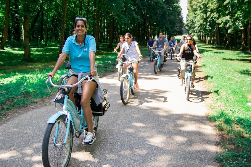 Versailles Bike Tour group led by guide