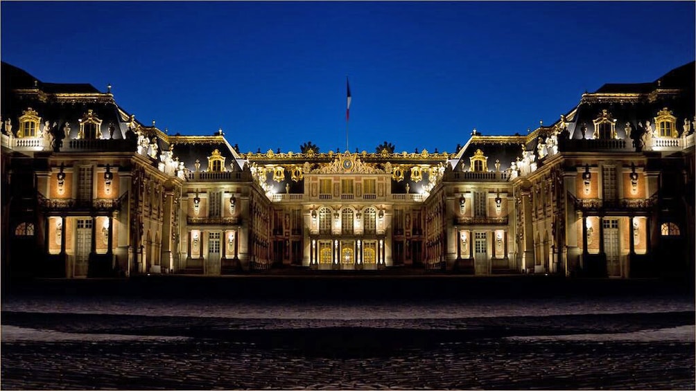 Chateaux lit up at night in Paris