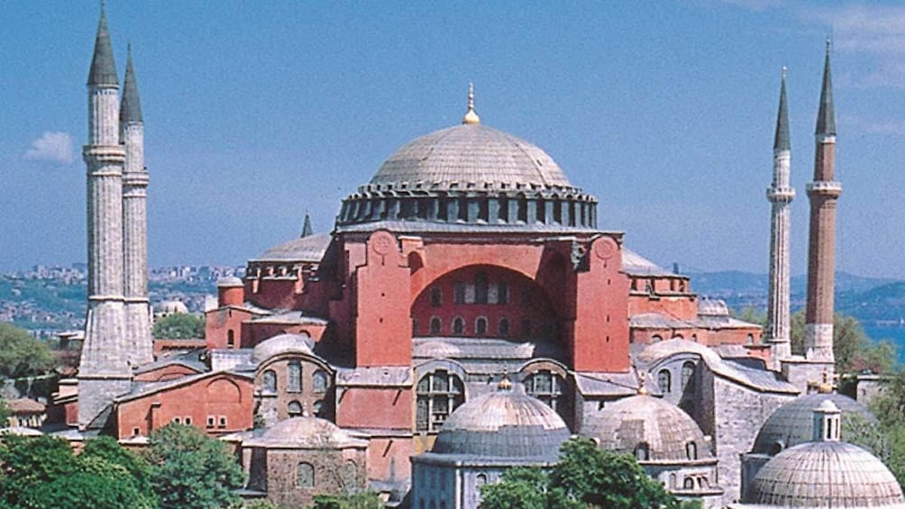 Day view of the Hagia Sophia in Istanbul 