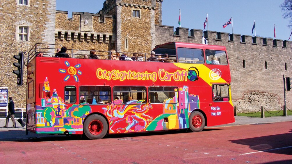 cardiff tourist bus