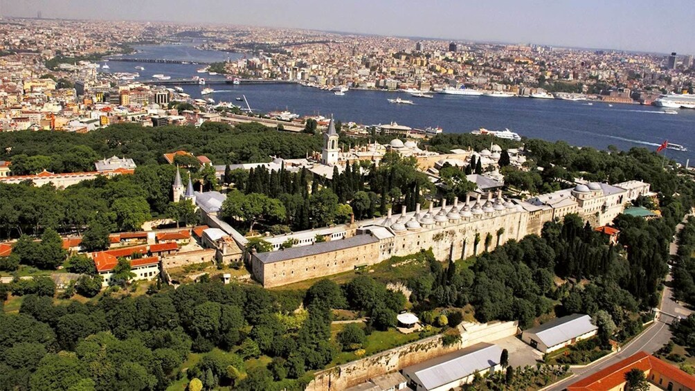 Istanbul Old City Tour with Bosphorus Bridge Crossing & Lunch