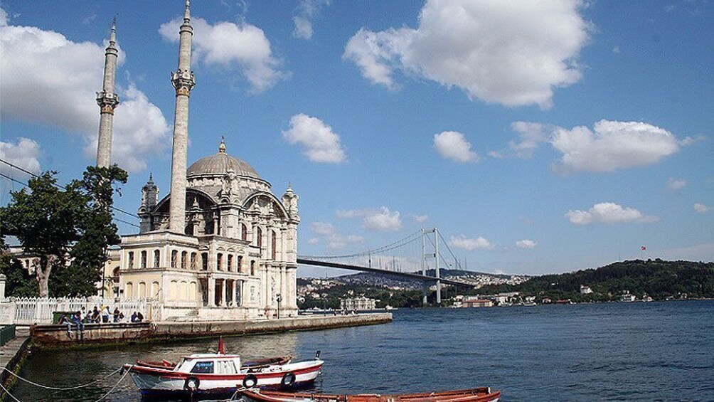 Istanbul Old City Tour with Bosphorus Bridge Crossing & Lunch
