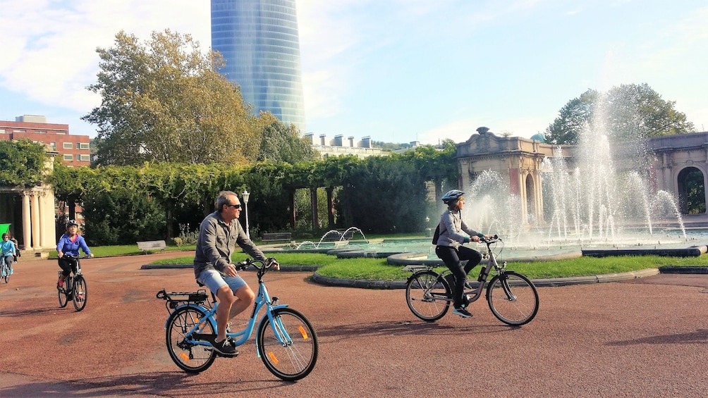3-Day Bilbao Experience with Bike Tour & Guggenheim Museum