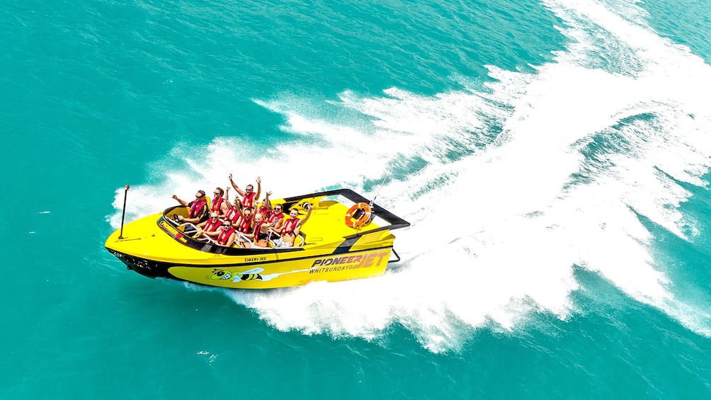 speed boat tour airlie beach
