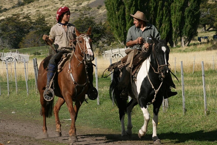 Estancia Nibepo Aike Tour & Horseback Ride