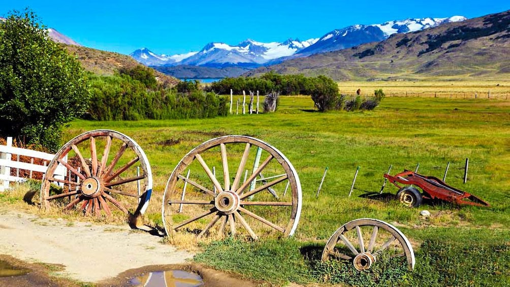 Landscape view of El Galpon with mountains seen the distance.