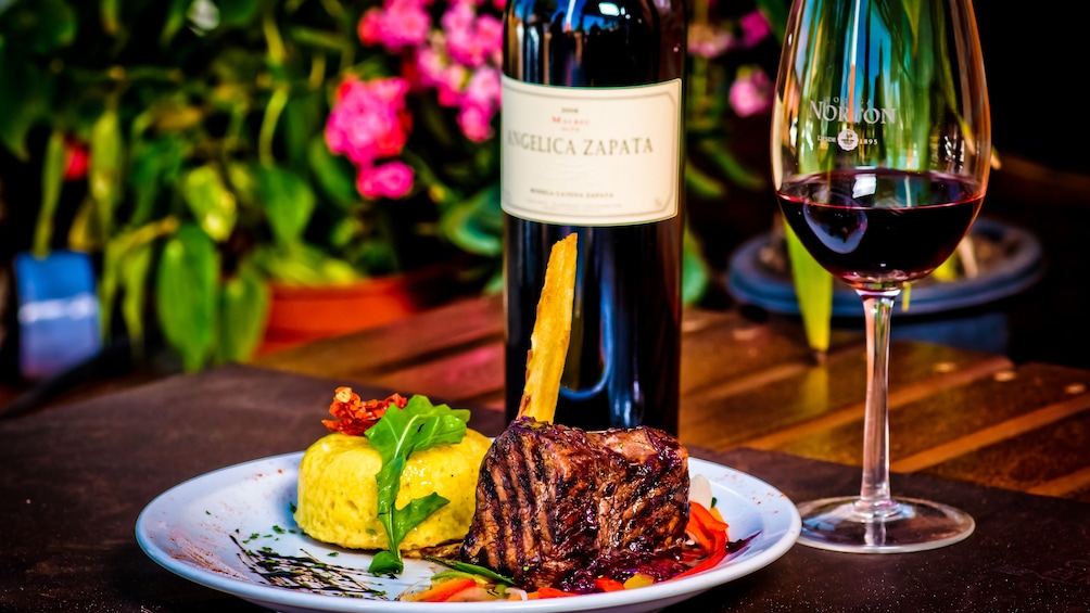 Carregar foto 1 de 10. Close up of prepared dish that includes steak and red wine.